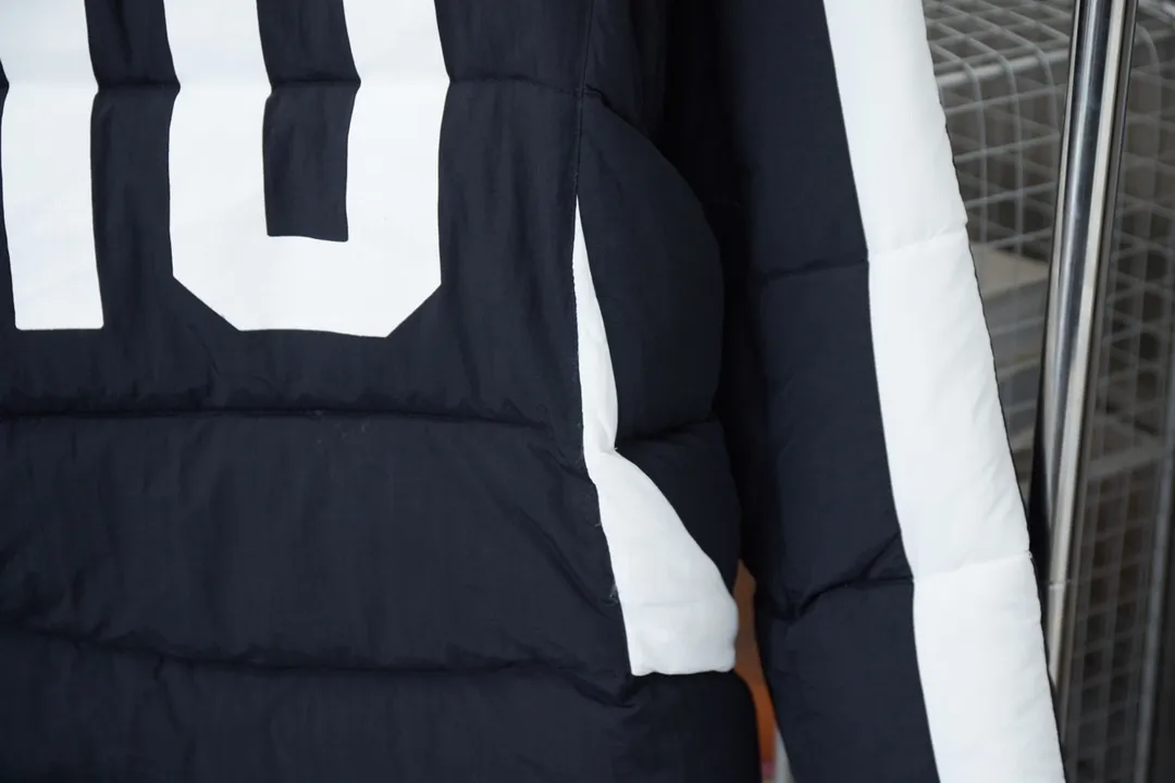𝘽𝘼𝙇𝙀𝙉𝘾𝙄𝘼𝙂𝘼 BLCG × SKIWEAR -3BSPORTS ICO NSKI PUFFER · 、 · 4 · · 330 · 500 · Black White . 3B · ， · · · logo · logo · ：Black Size：46/48/50/52